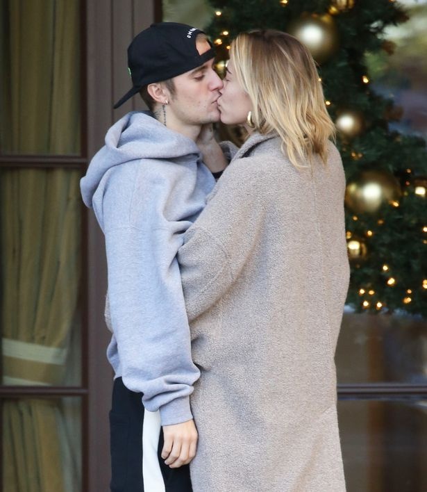 Vo chong Justin Bieber nhay mua tren pho anh 3