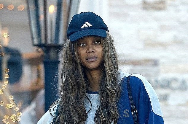 Sieu mau Tyra Banks lo mat moc gia nua, tieu tuy hinh anh