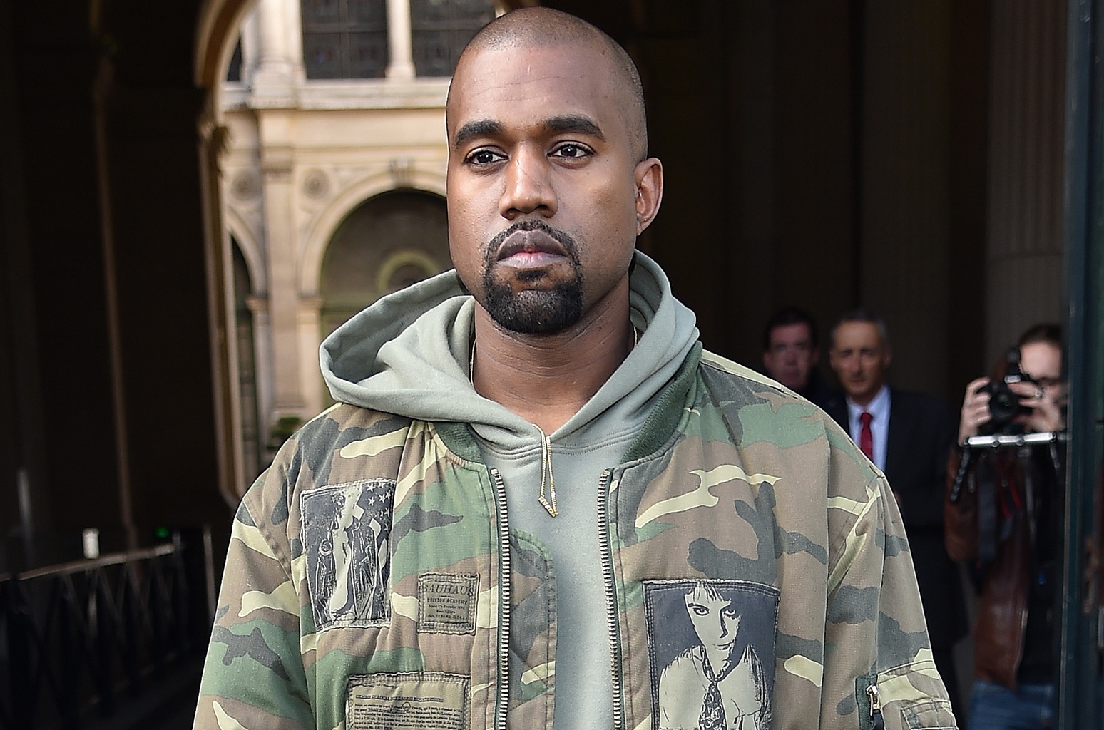 Nhung hanh dong khien Kanye West bi chi trich trong nam 2018 hinh anh