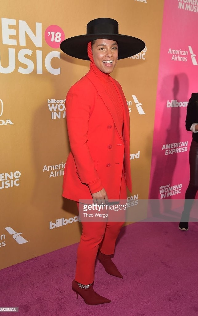 Ariana Grande tái xuất sau chia tay Pete Davidson ảnh 6 Ariana Grande tai xuat sau chia tay Pete Davidson anh 6