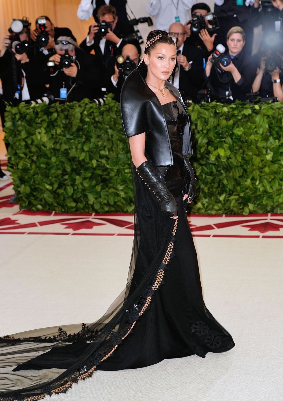 Bella Hadid mac an tuong nam 2018 anh 2