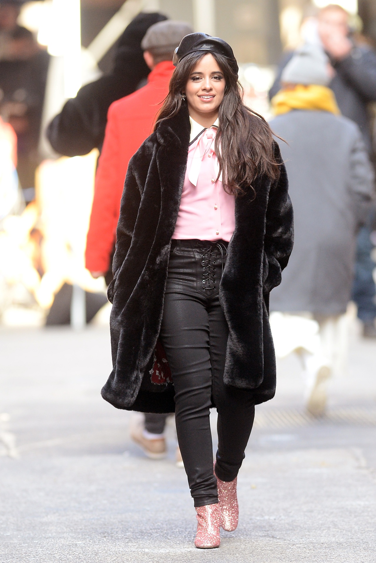 Street style cua Miley Cyrus anh 5