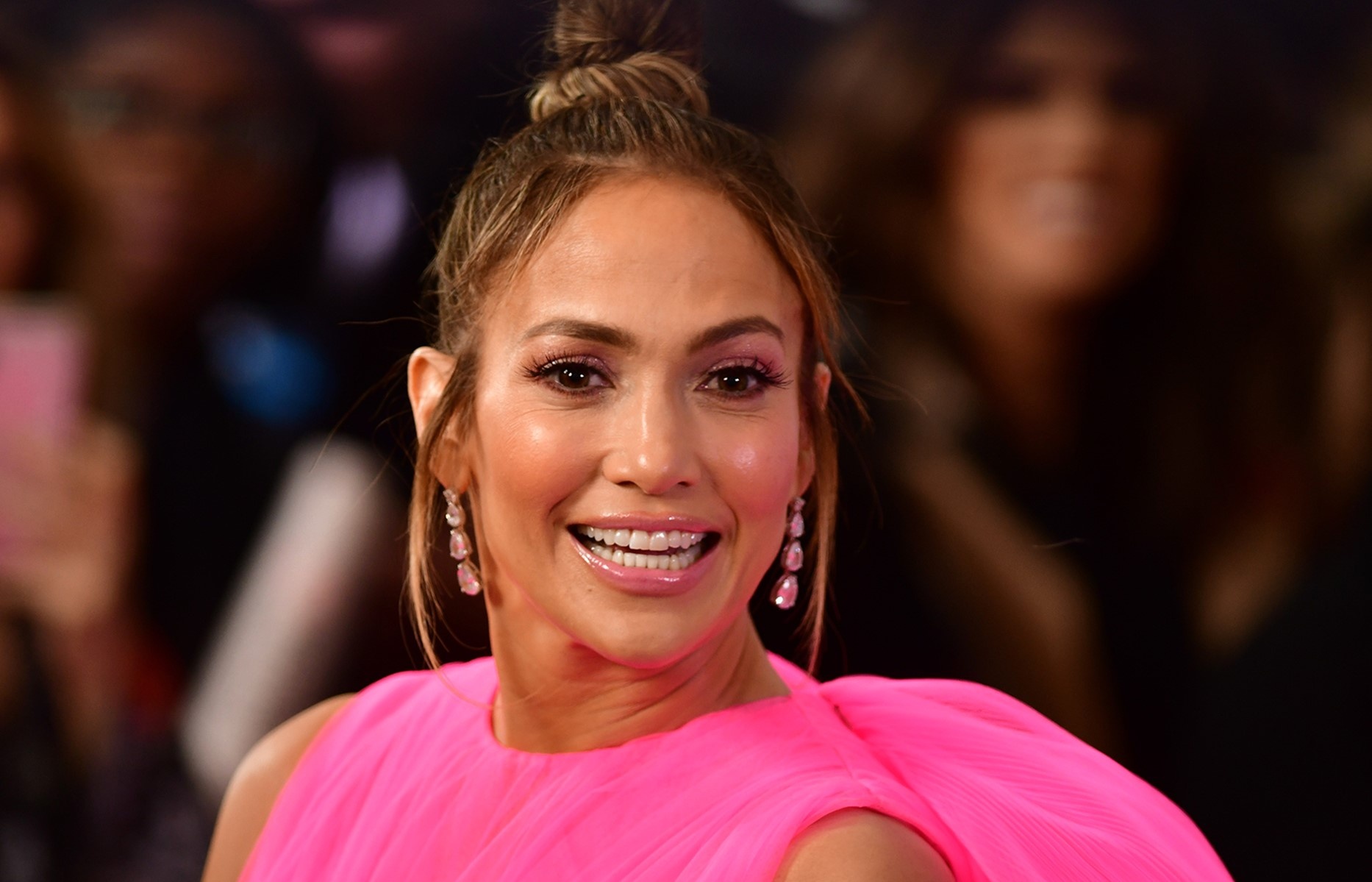 Jennifer Lopez nu tinh, Victoria Beckham mac pha cach tuan qua hinh anh