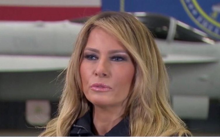 Ba Melania Trump bi che gia, thieu suc song khi nhuom toc vang hinh anh