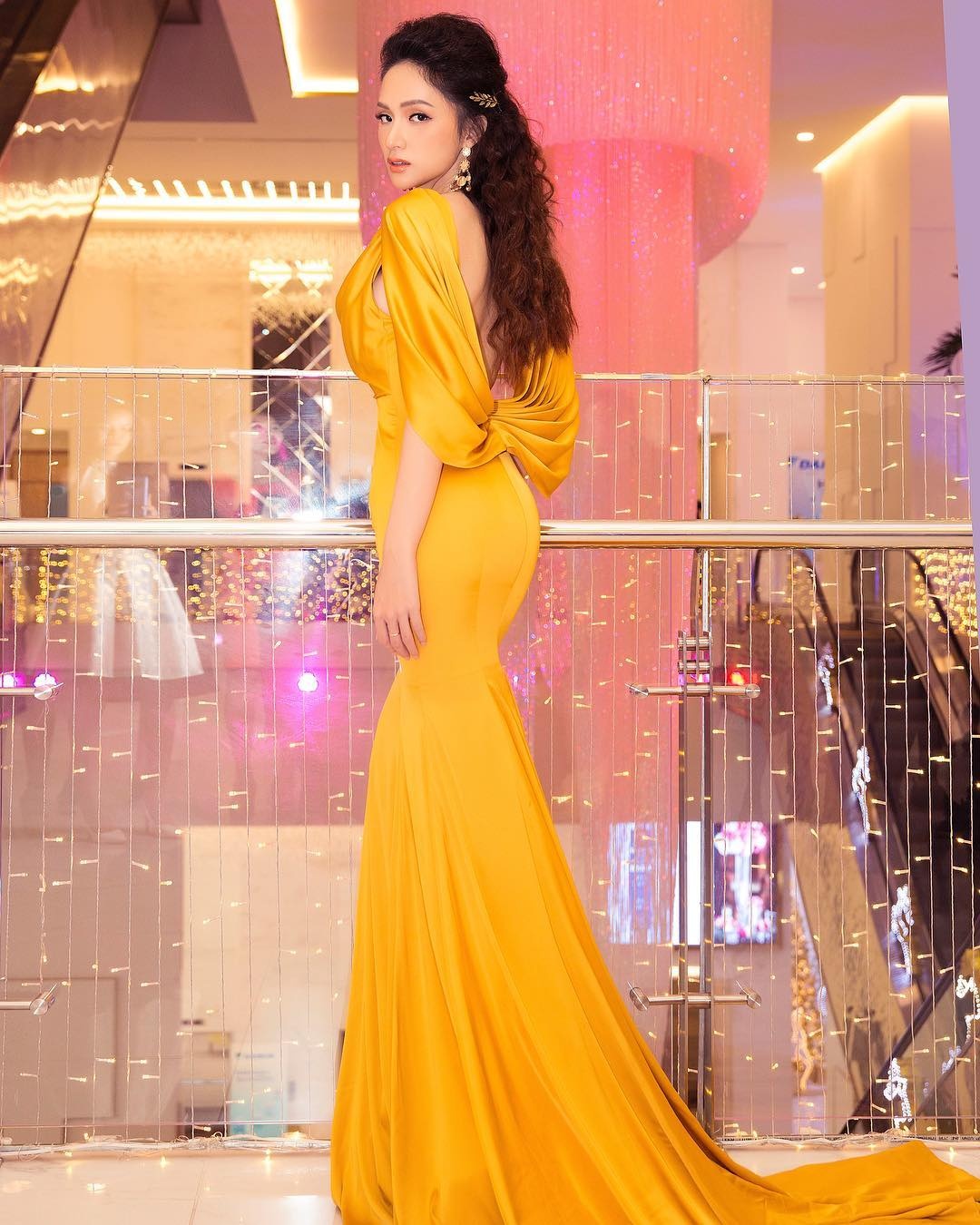 Hoa hau Tieu Vy va Phuong Khanh mac dep nhat tuan anh 5