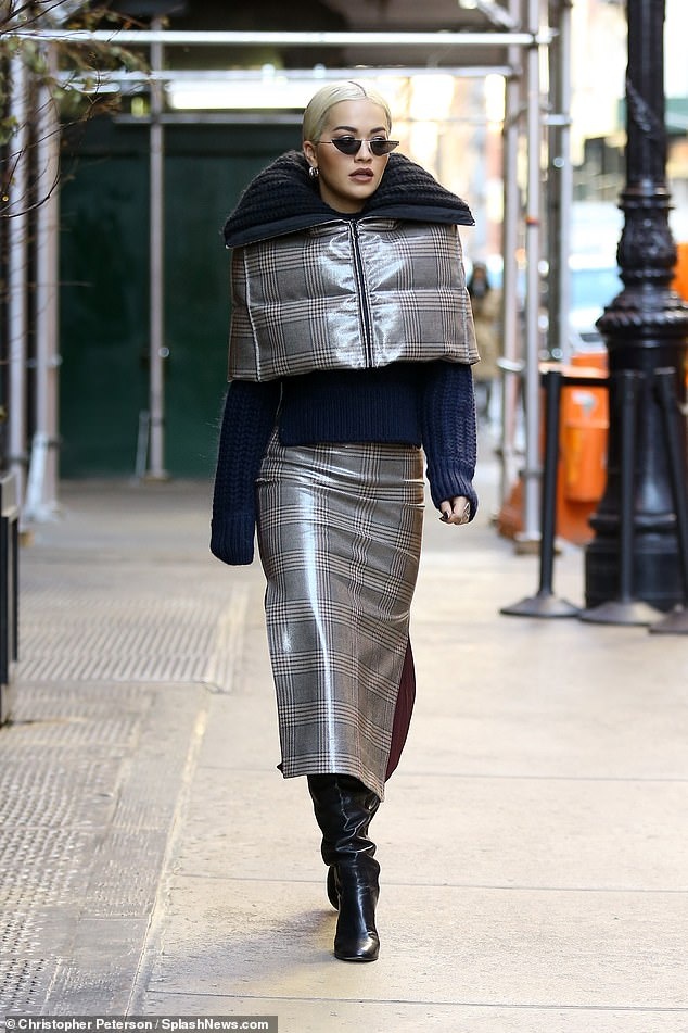 Thoi trang xuyen thau cua Paris Hilton anh 4