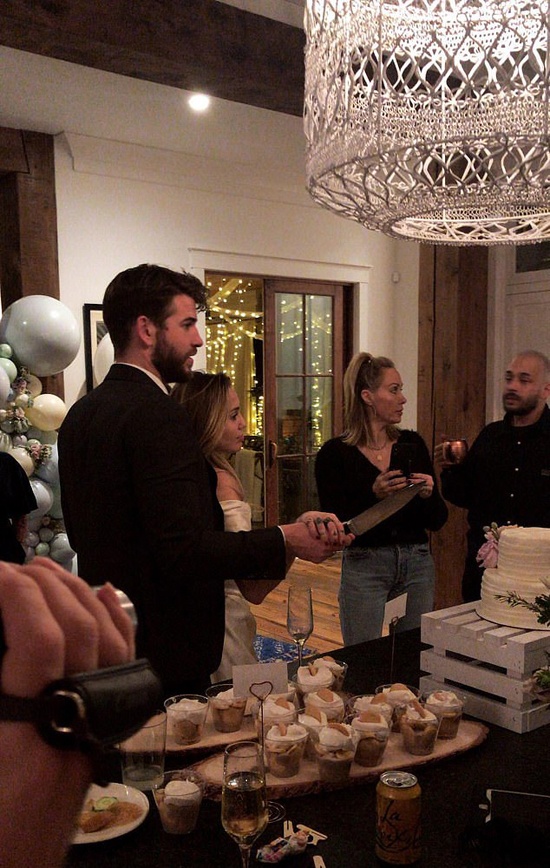 Ben trong can biet thu moi cua Miley Cyrus anh 1