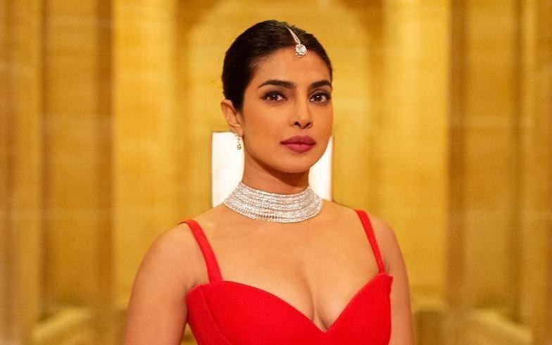 Vo Nick Jonas goi cam, Katy Perry dien vay PVC dep ruc ro hinh anh