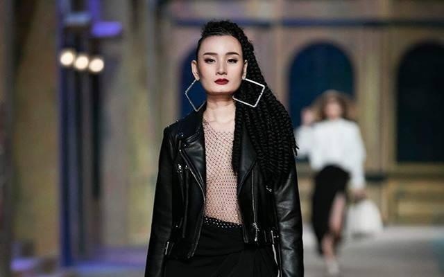 Nguoi mau Le Thuy tuyen bo giai nghe vi co thai hinh anh