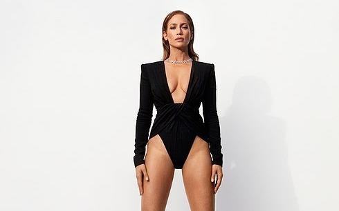 Jennifer Lopez bi che anh chinh sua qua da tren tap chi hinh anh