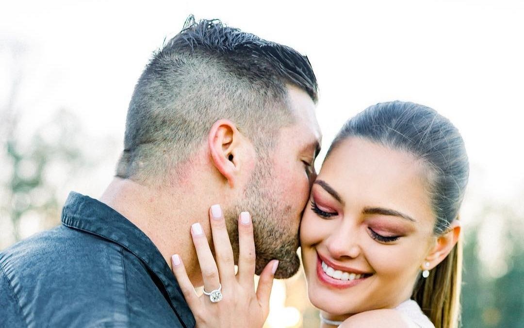 Hoa hau Hoan vu 2017 dinh hon voi tuyen thu bong chay hinh anh