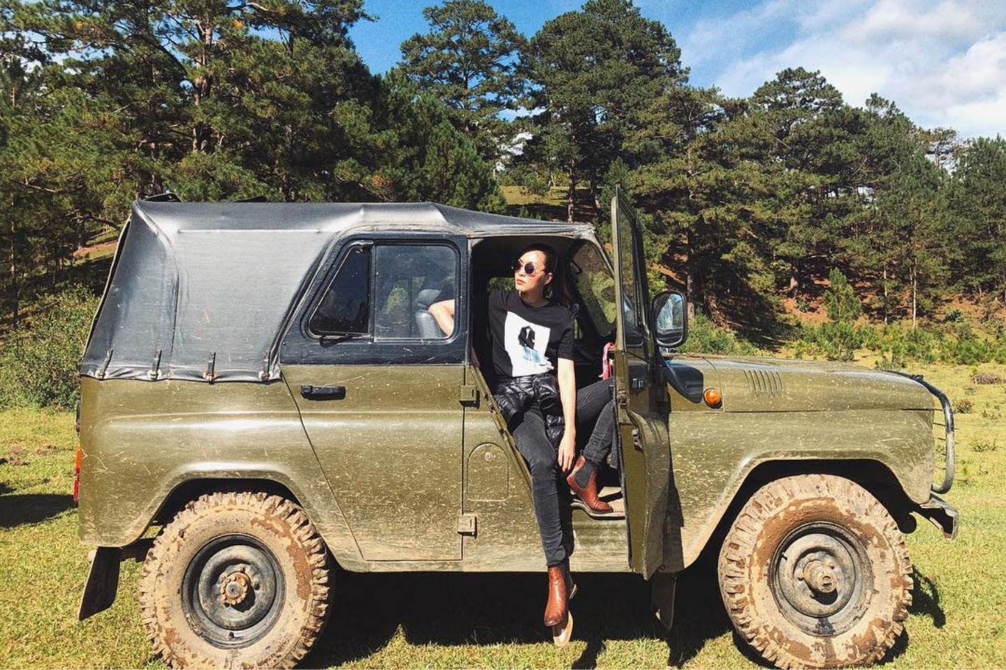 Phong cach thoi trang du lich gian di cua ‘ngoc nu’ Ha Tang hinh anh