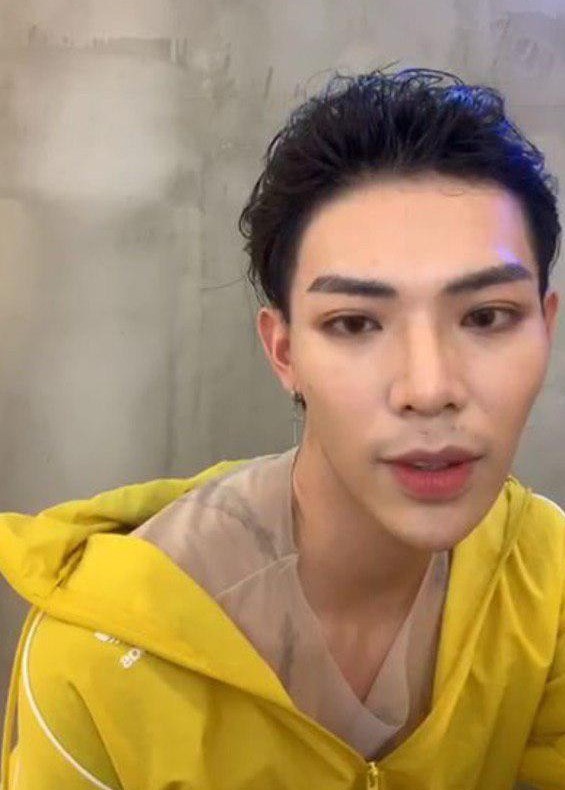 Ca sĩ Erik phẫu thuật thẩm mỹ ảnh 2 Ca si Erik phau thuat tham my anh 2