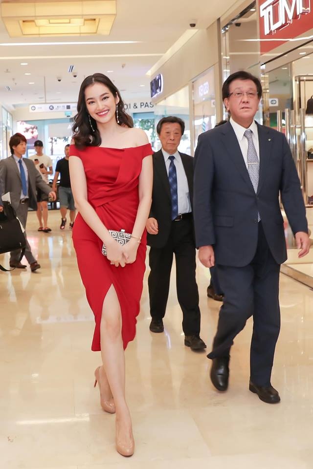 Hoa hau Phuong Khanh mac dep anh 3