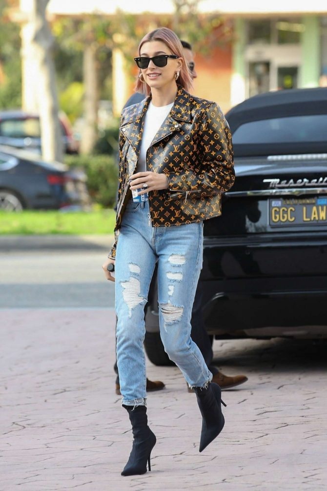 Street style cua vo Nick Jonas anh 3