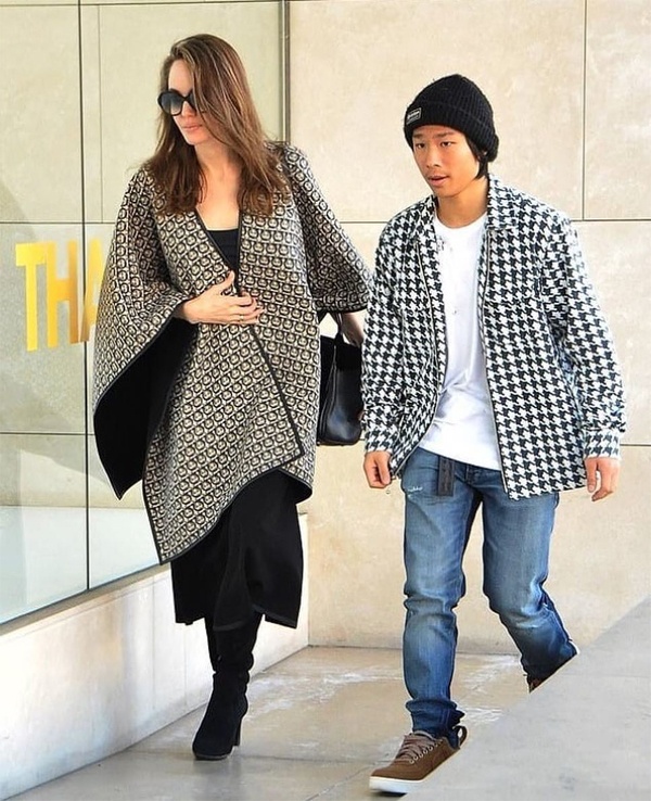 Angelina Jolie dan cac con di choi anh 5