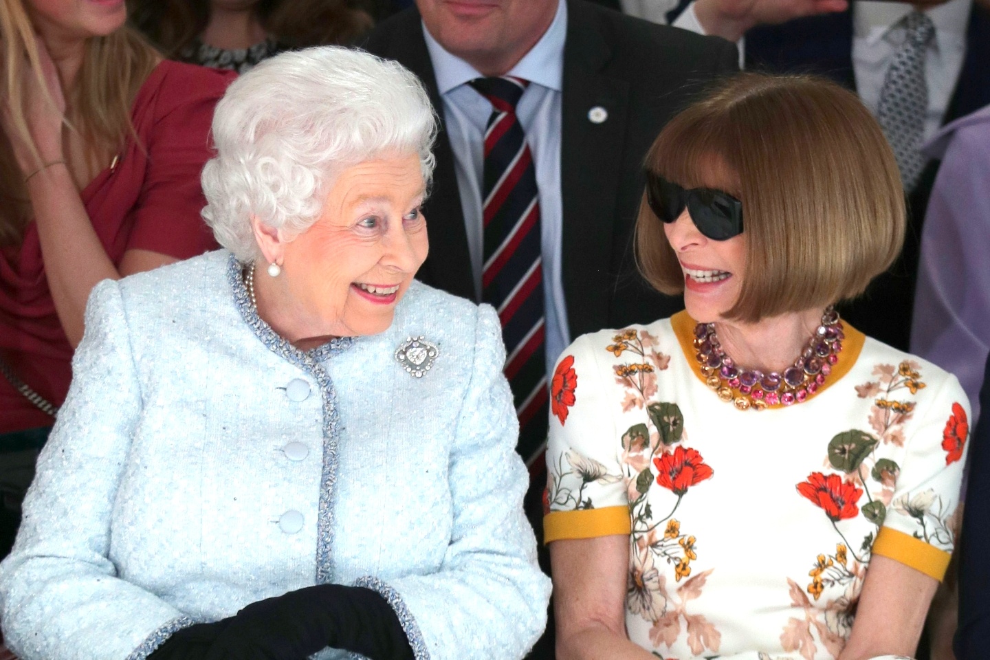 Den tan bay gio Anna Wintour moi nhan xet ve vay cuoi cua Meghan hinh anh