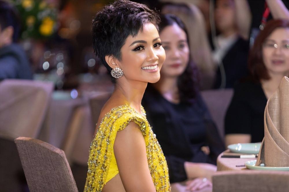 H'Hen Nie, Hoa hau Hoan vu 2018 va nhung 'nhan sac vuot thoi gian' hinh anh