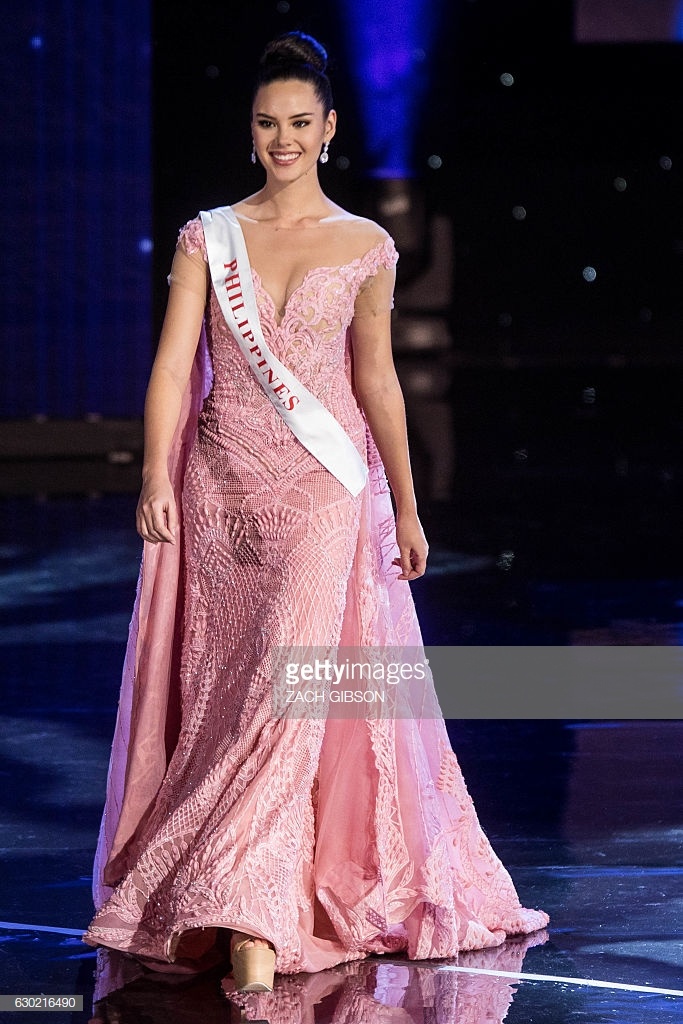 Co gai thang giai Timeless Beauty cac nam qua anh 4