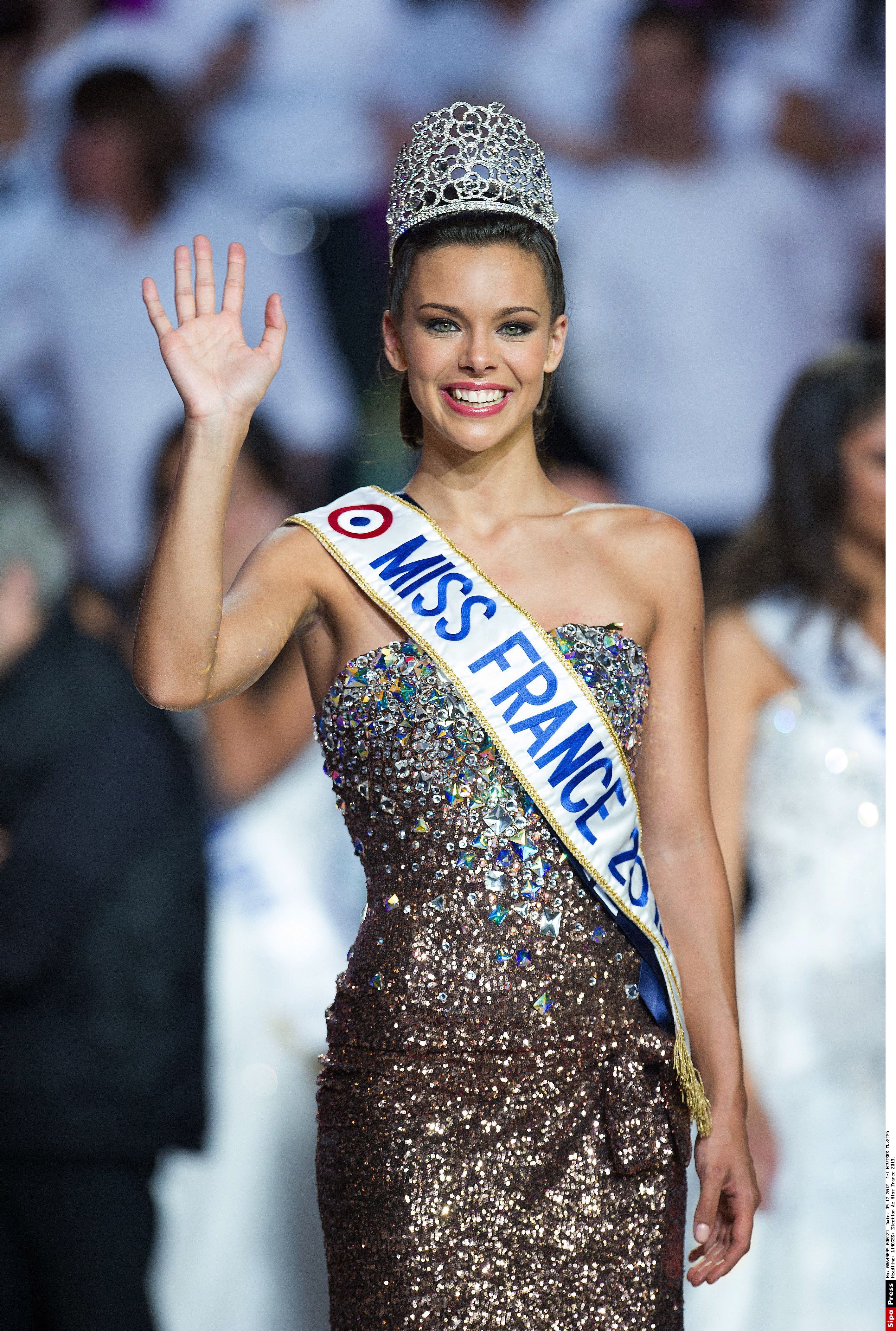 Co gai thang giai Timeless Beauty cac nam qua anh 7