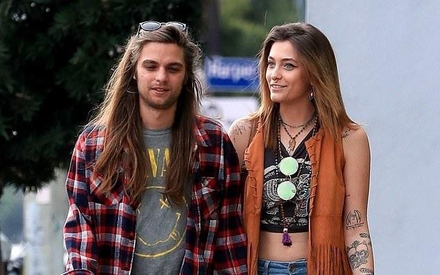 Paris Jackson vui ve ben ban trai sau khi nhap vien vi tram cam hinh anh