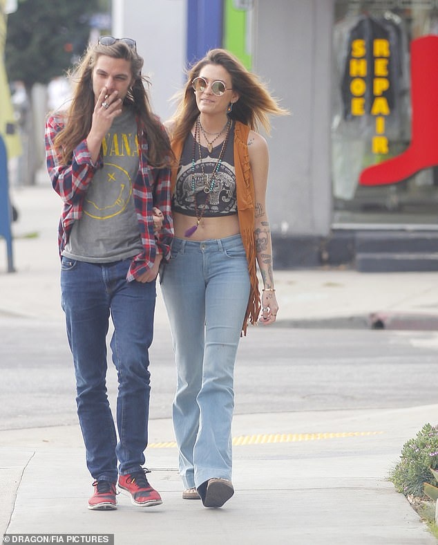 Con gai Michael Jackson vui ve ben ban trai anh 1