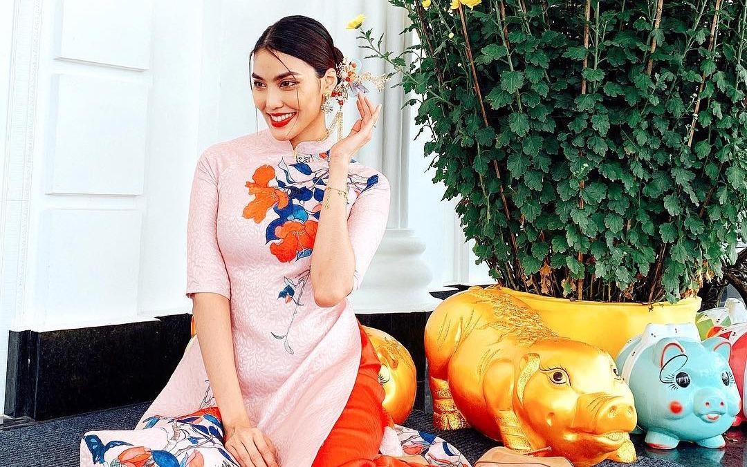 Toc Tien, Lan Khue rang ro trong ao dai hoa tiet hoa ngay dau xuan hinh anh