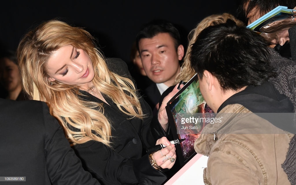 Amber Heard tai su kien quang ba Aquaman anh 2