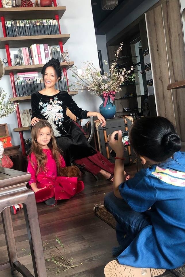 Hong Nhung don Tet Ky Hoi cung hai con song sinh anh 7