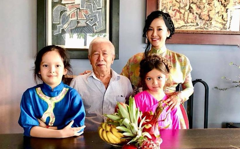 Hong Nhung don Tet hanh phuc ben hai con hau ly hon chong Tay hinh anh