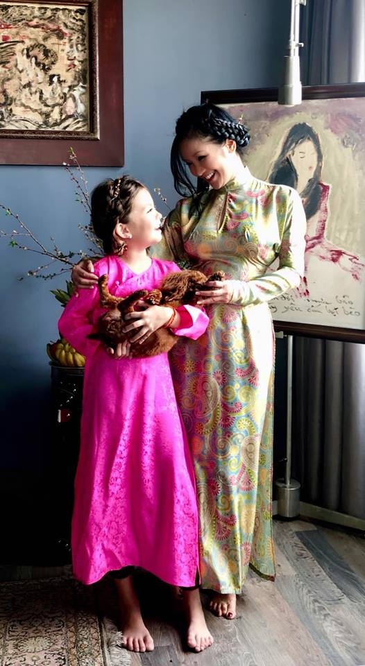 Hong Nhung don Tet Ky Hoi cung hai con song sinh anh 3