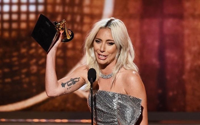 Lady Gaga bat khoc, Ariana Grande bo roi Grammy phut cuoi van co giai hinh anh