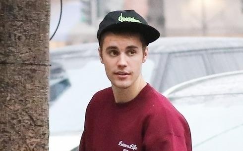 Justin Bieber met moi va ap luc vi noi tieng qua som hinh anh