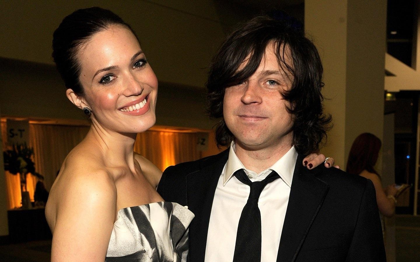 Cuu thanh vien Whiskeytown bi 7 phu nu to cao quay roi tinh duc hinh anh