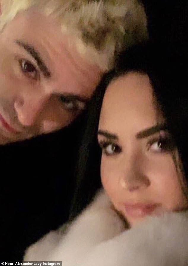 Sao Hollywood đăng ảnh âu yếm ngày Valentine ảnh 11 Sao Hollywood dang anh au yem ngay Valentine anh 11