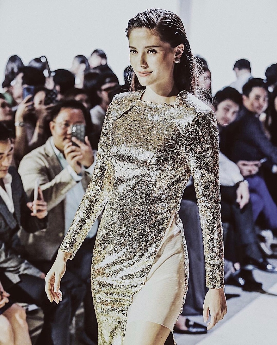 HLV The Face Thái Lan 2019 gây tranh cãi ảnh 3 HLV The Face Thai Lan 2019 gay tranh cai anh 3