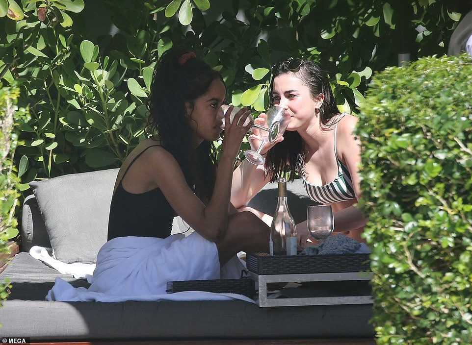 Con gai Barack Obama mac bikini khoe dang anh 2