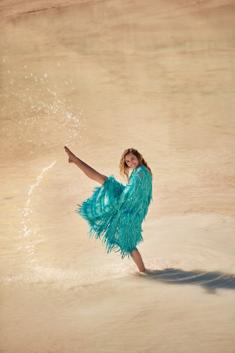 Miley Cyrus khoe nguc tao bao tren tap chi anh 4