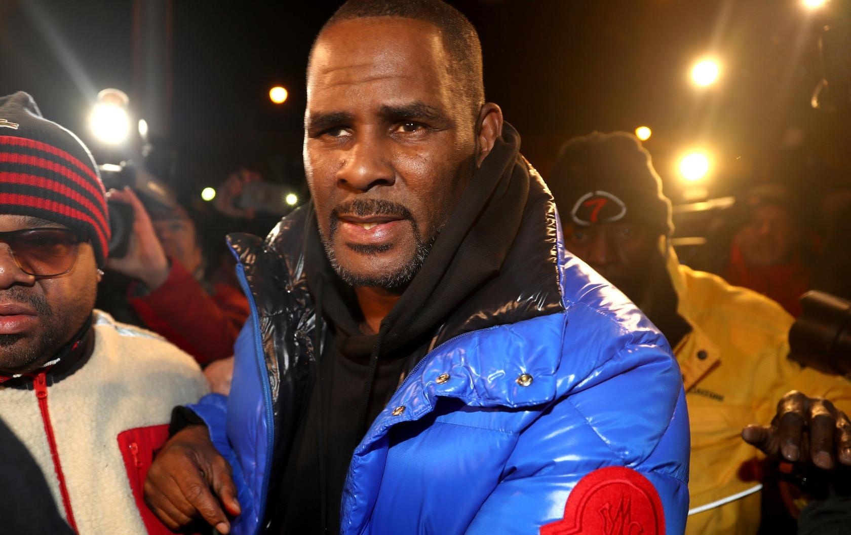 Du luan phan no vi R. Kelly duoc tai ngoai neu dong 1 trieu USD hinh anh