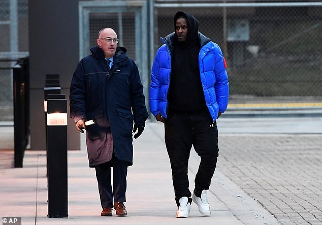 R. Kelly quấy rối tình dục ảnh 2 R. Kelly quay roi tinh duc anh 2