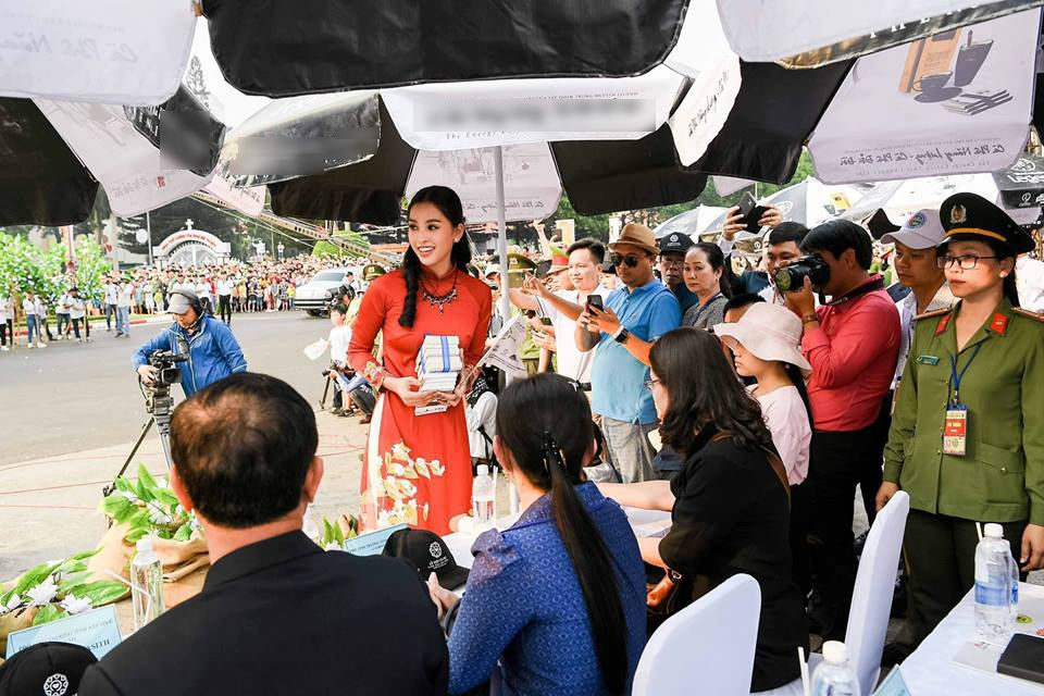 Tieu Vy Ngoc Han mac ao dai anh 7