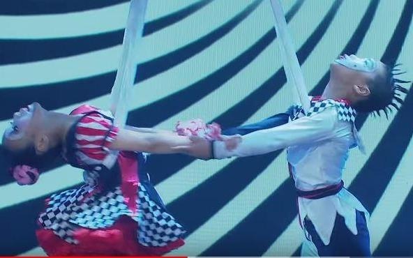 Hai em be Viet treo minh lo lung tai ban ket Asia's Got Talent 2019 hinh anh