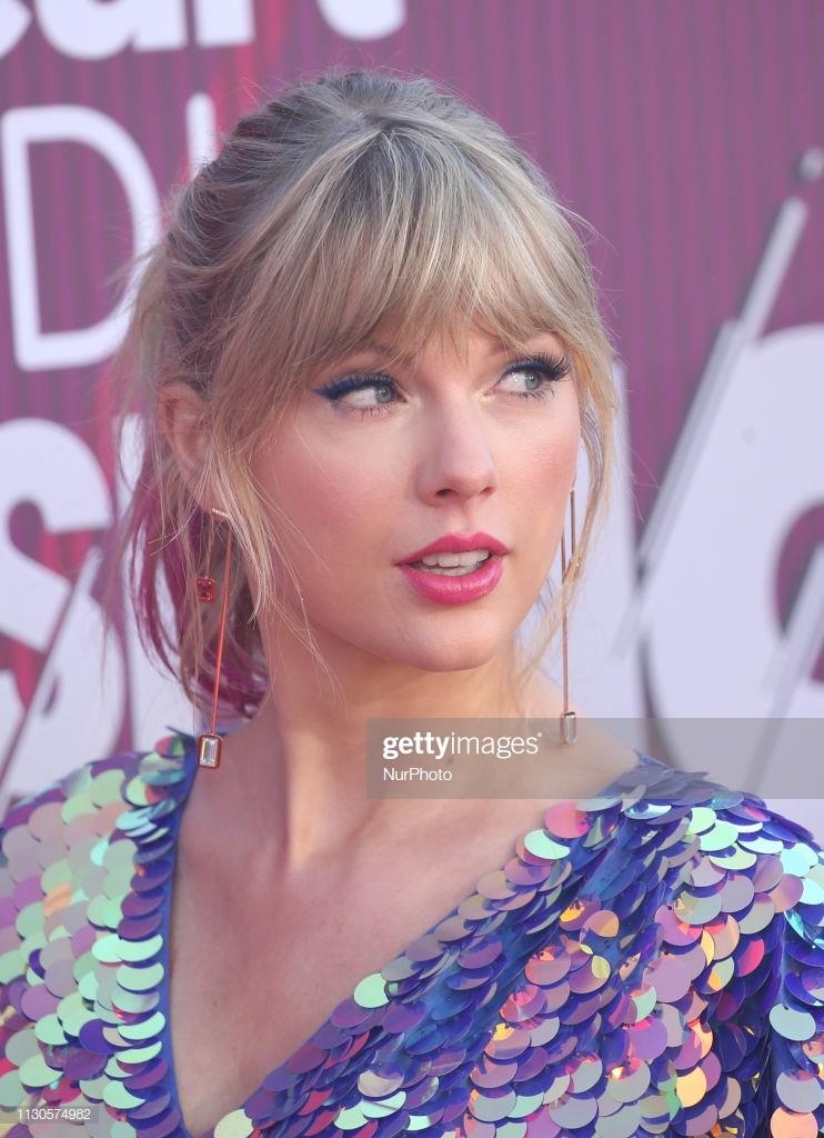 Taylor Swift va Katy Perry anh 2