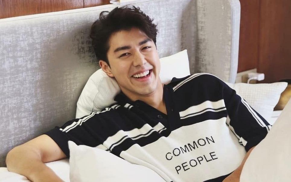 Nam chinh 'Yeu nham ban than': Dien trai, hat hay va me chup anh hinh anh