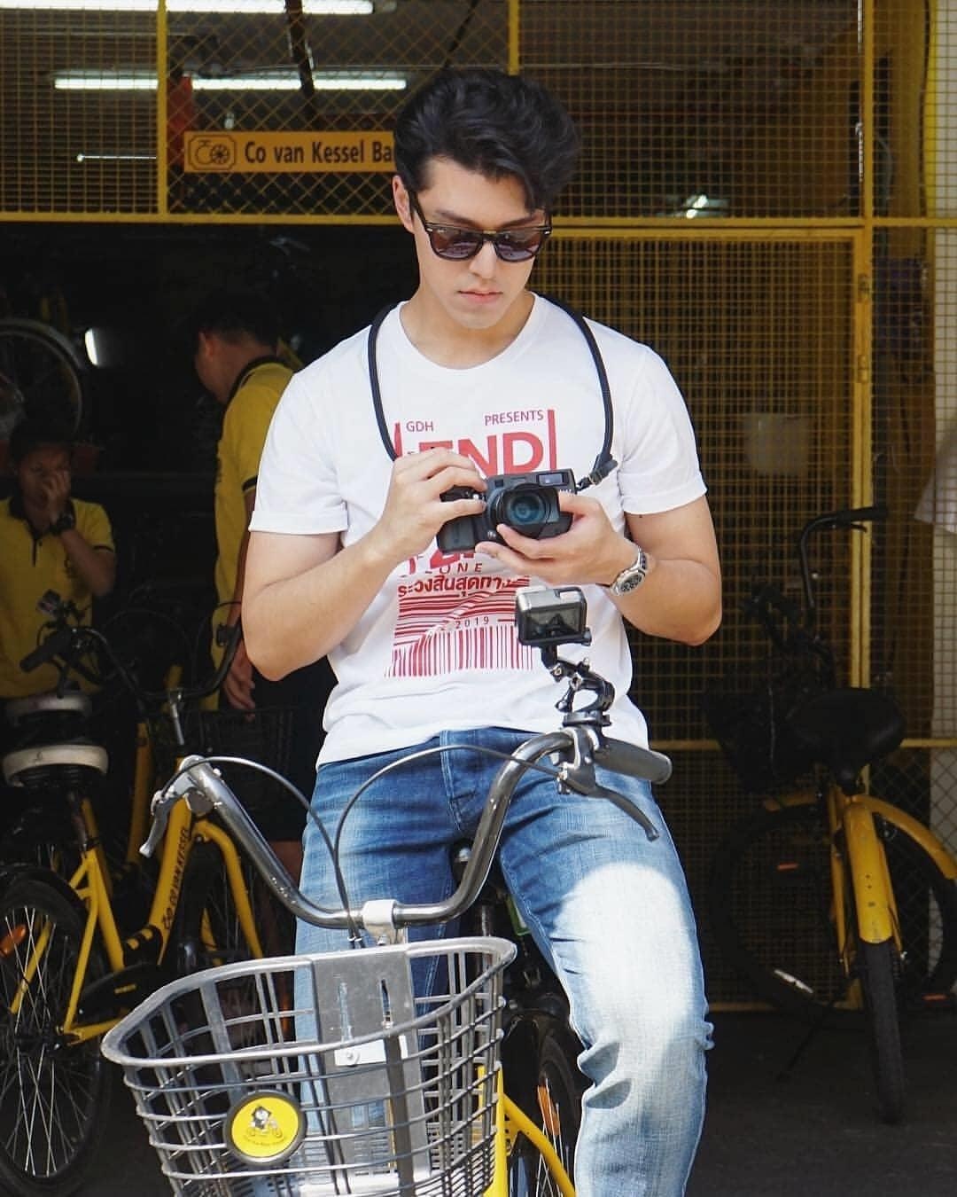 Nam chinh phim Yeu nham ban than anh 8