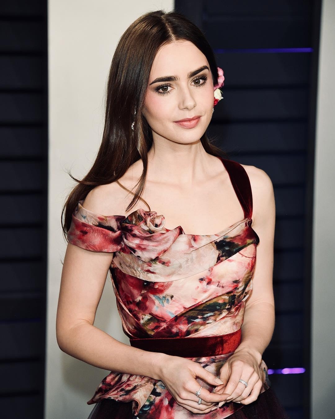 Lily Collins tuoi 30 anh 10