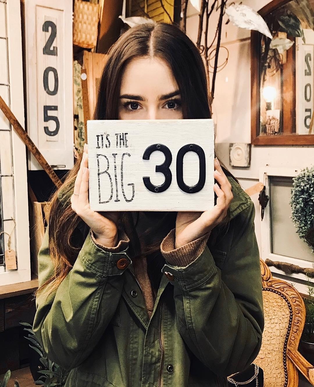 Lily Collins tuoi 30 anh 2