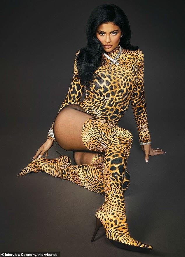 Kylie Jenner giau co tu than anh 3