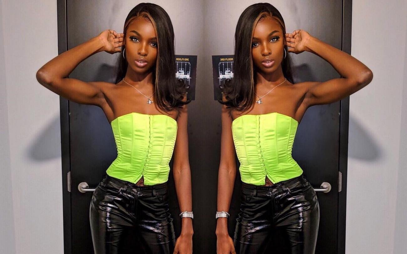 Thien than da nau cua Victoria's Secret 'nghien' mac mau neon hinh anh