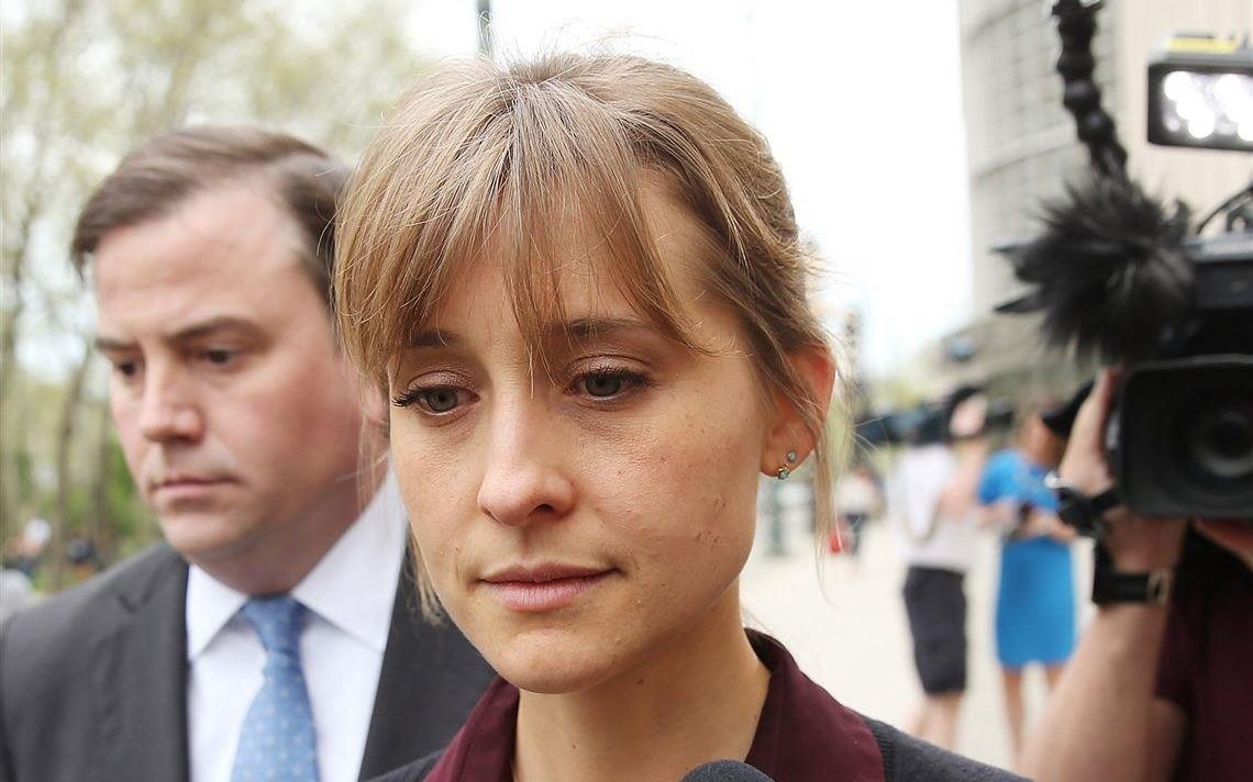 Sao nu 'Smallville' doi mat an tu 20 nam vi dinh liu ta giao tinh duc hinh anh